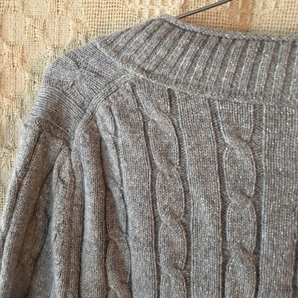 Women’s Gray Cable Knit Sweater Size Medium - Picture 7 of 8
